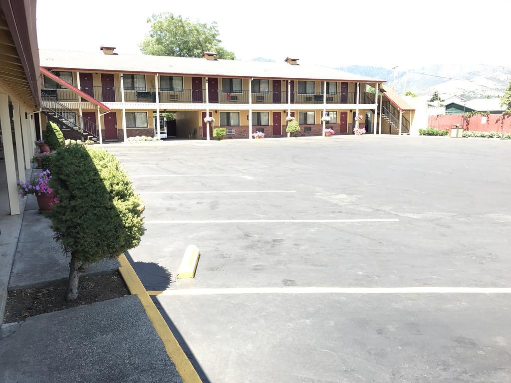 Klamath Motor Lodge Yreka Esterno foto