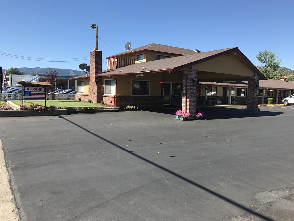 Klamath Motor Lodge Yreka Esterno foto
