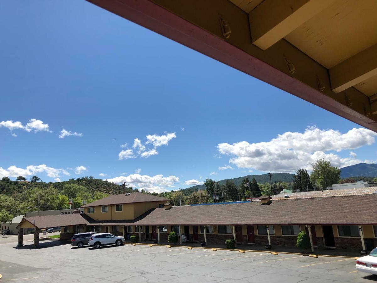 Klamath Motor Lodge Yreka Esterno foto